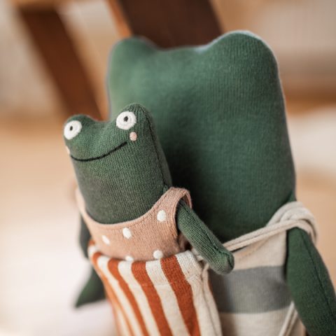 Cuddly toy frog “Janne” with baby – ava&yves