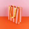 4171geschenktaschestripesmrosaorangegelb  Avayves Feine Papeterie Und Geschenke Für Babys Und Kids Geschenkpapier Tasche Papiertasche Tragetasche