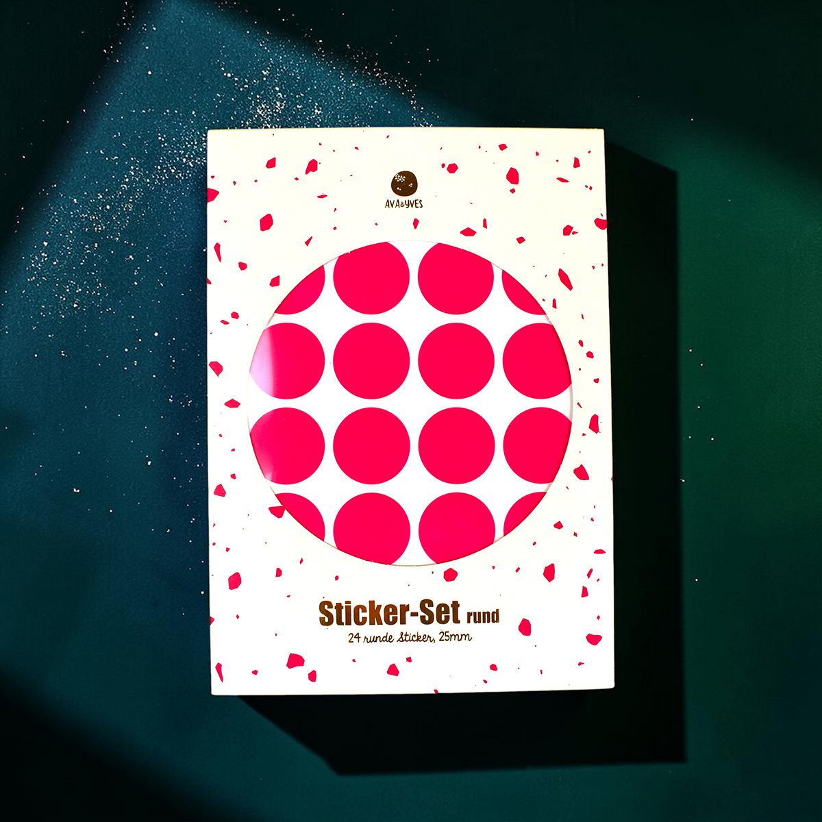 4190enveloperoundstickerneonpink Avayves Feine Papeterie Und Geschenke Für Babys Und Kids Product box with pink polka-dot circle design and confetti pattern; reads 'Sticker-Set rund,' 24 round stickers, 25 mm each.