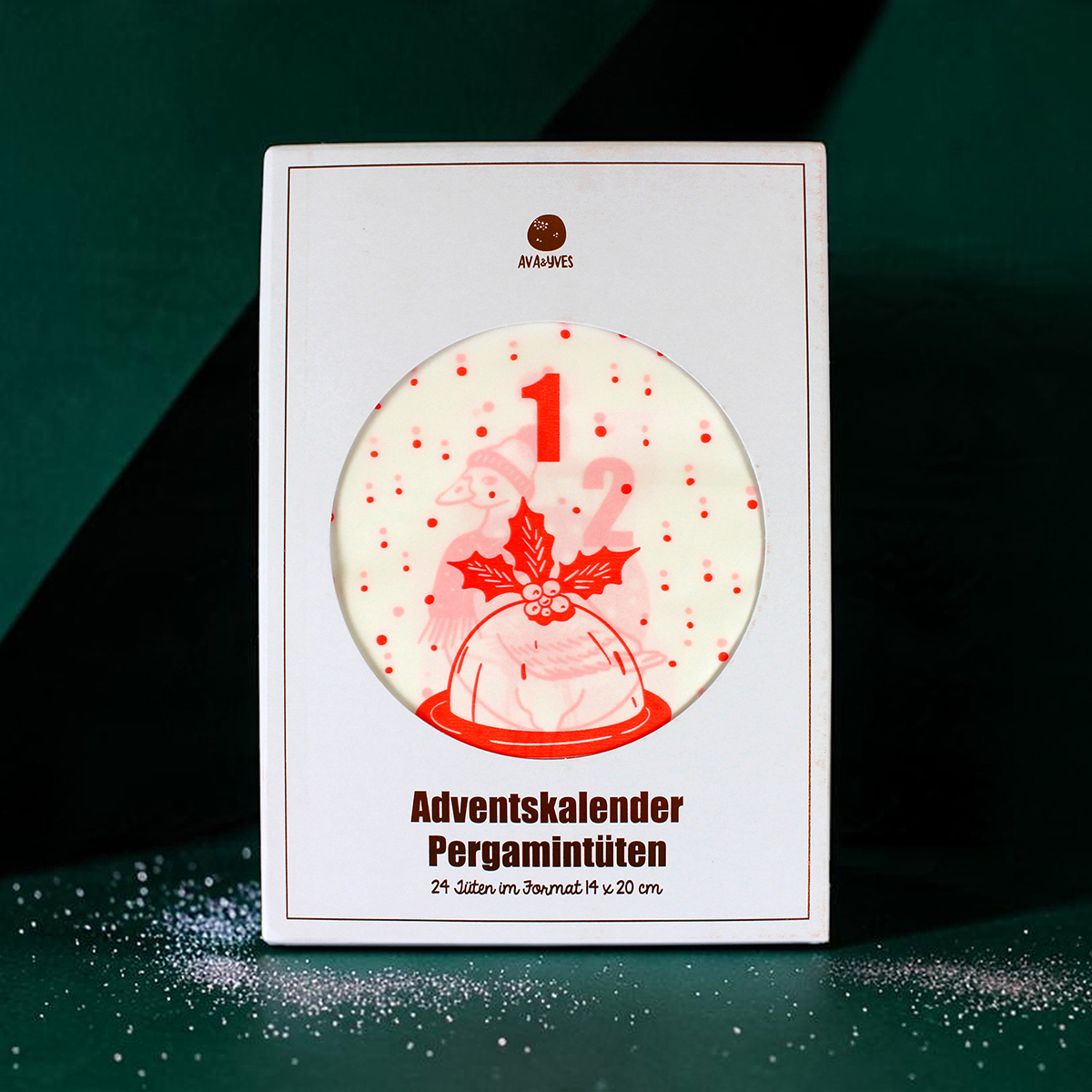 Boxed Advent calendar with a circular window showing a red holly design and numbers; German text on box reads Adventskalender Pergamintüten, 24 Tüten im Format 14 x 20 cm.